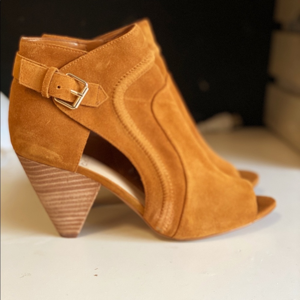 Vince Camuto Tan Ankle Booties - Picture 5 of 12